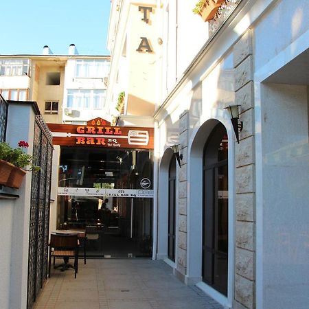 Leon Boutique Hotel Sukhumi Exterior photo