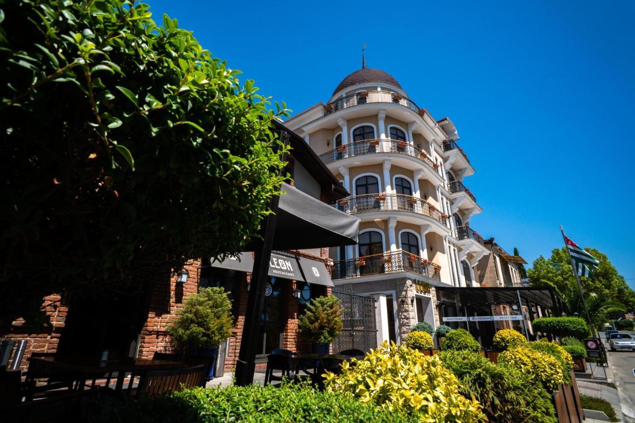 Leon Boutique Hotel Sukhumi Exterior photo