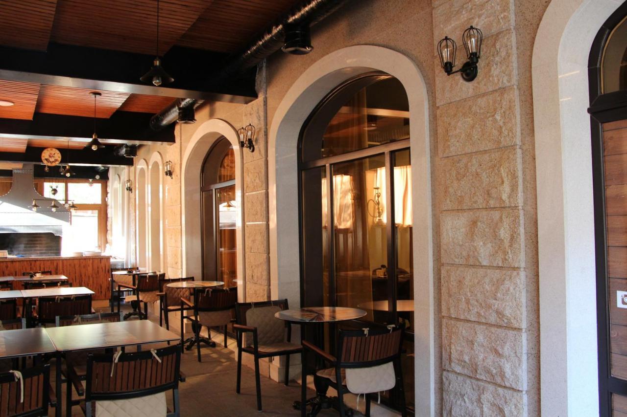 Leon Boutique Hotel Sukhumi Exterior photo