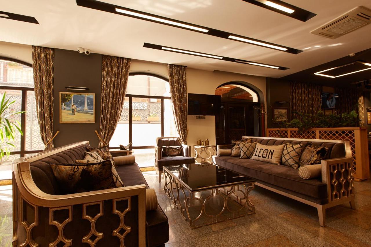 Leon Boutique Hotel Sukhumi Exterior photo