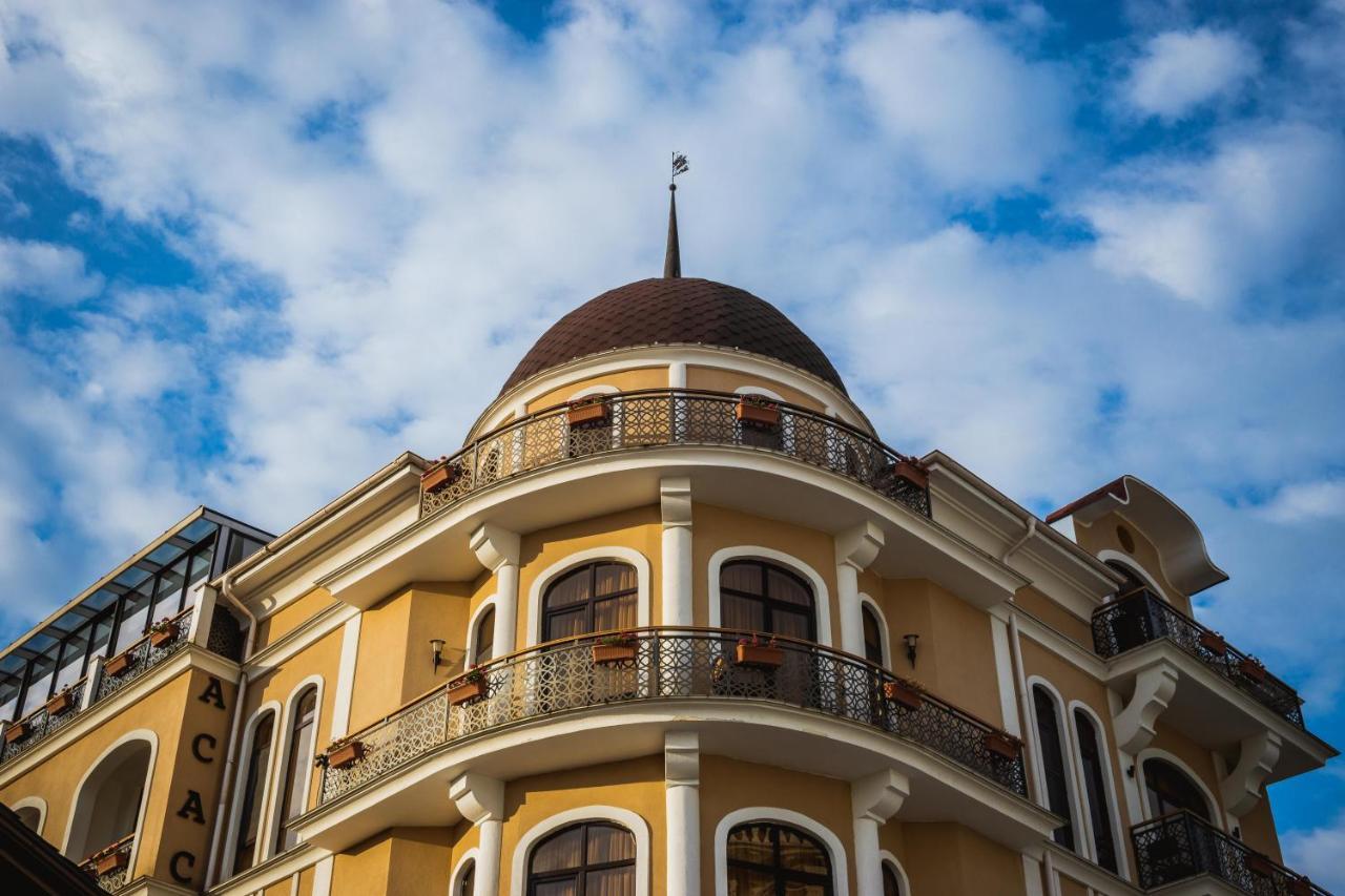 Leon Boutique Hotel Sukhumi Exterior photo
