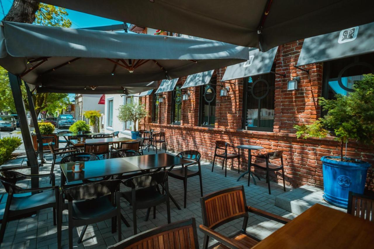 Leon Boutique Hotel Sukhumi Exterior photo
