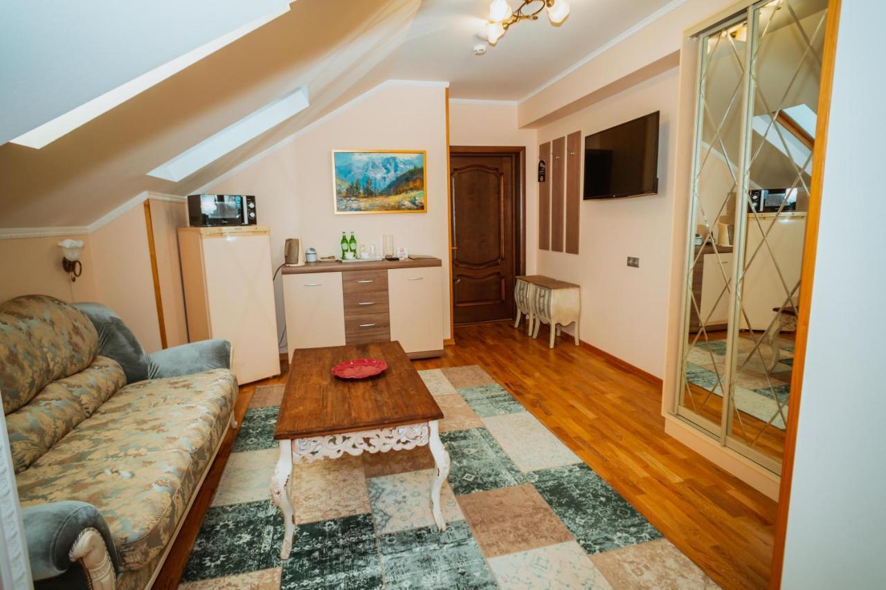 Leon Boutique Hotel Sukhumi Exterior photo