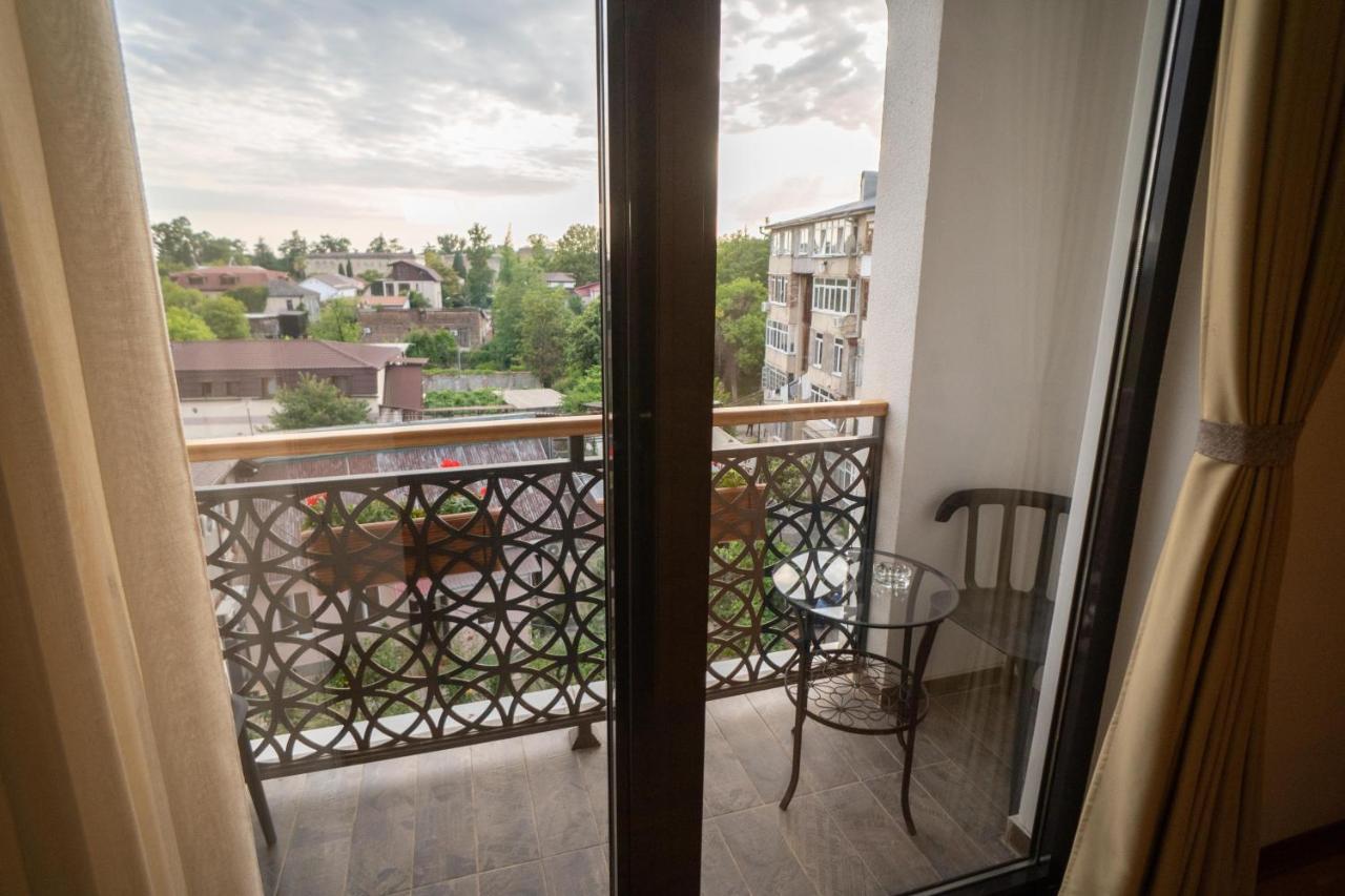 Leon Boutique Hotel Sukhumi Exterior photo