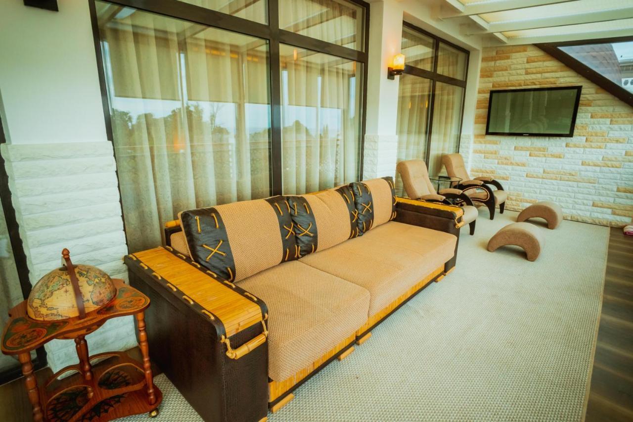Leon Boutique Hotel Sukhumi Exterior photo
