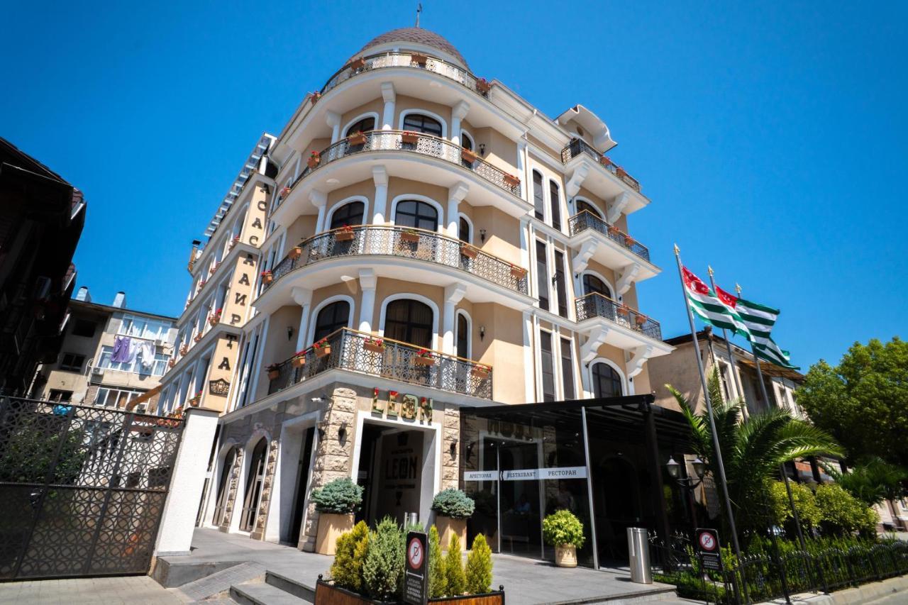 Leon Boutique Hotel Sukhumi Exterior photo