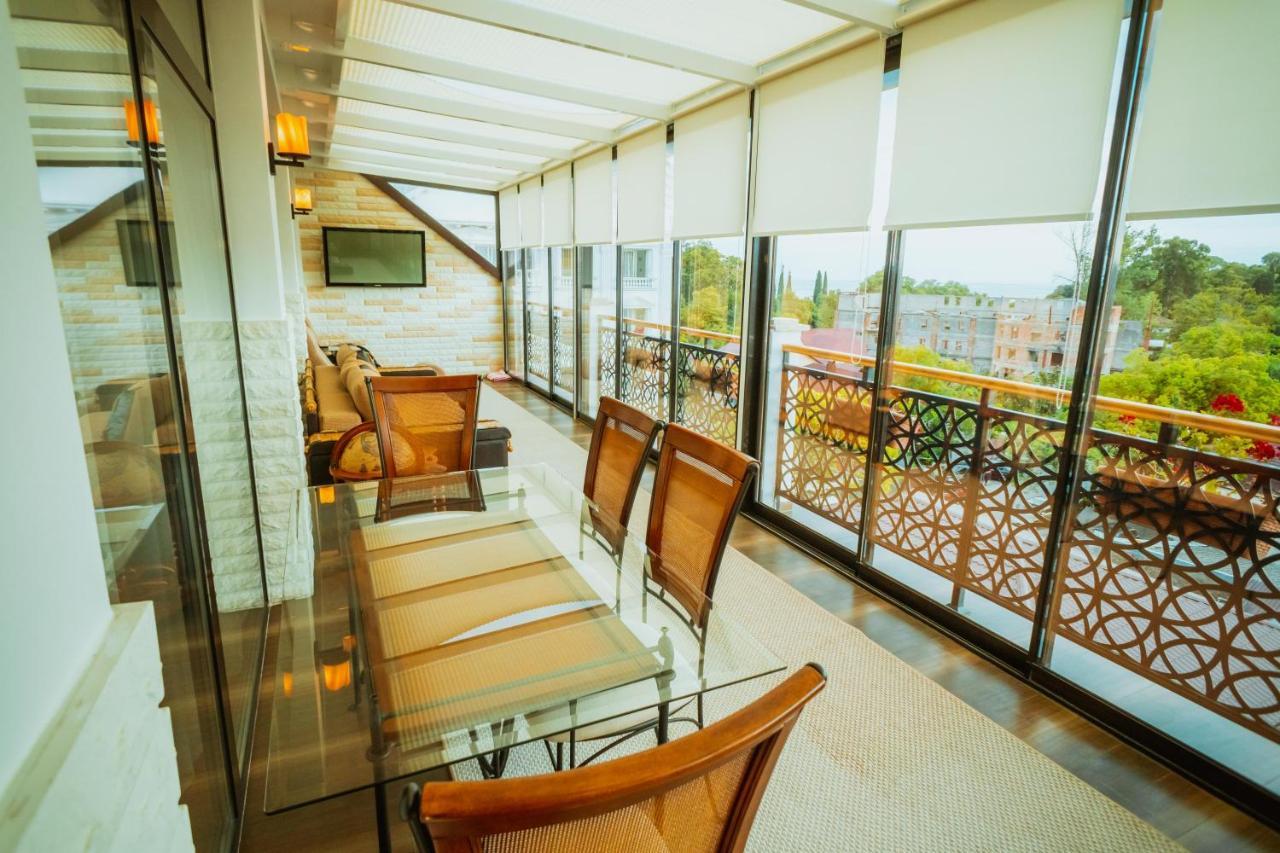 Leon Boutique Hotel Sukhumi Exterior photo