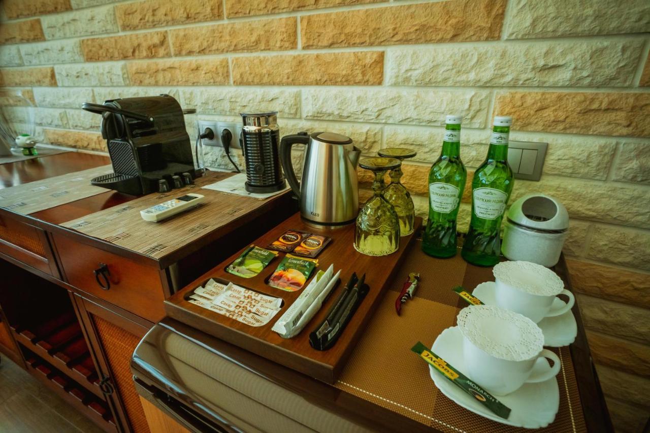 Leon Boutique Hotel Sukhumi Exterior photo